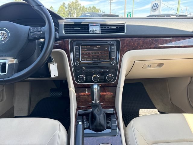 Used 2013 Candy White Volkswagen SEL image 25