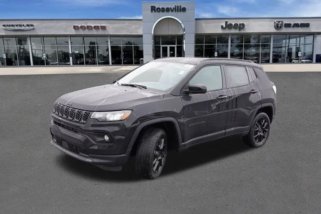 New 2026 Diamond Black Crystal Pearl-Coat Exterior Paint Jeep Altitude image 7