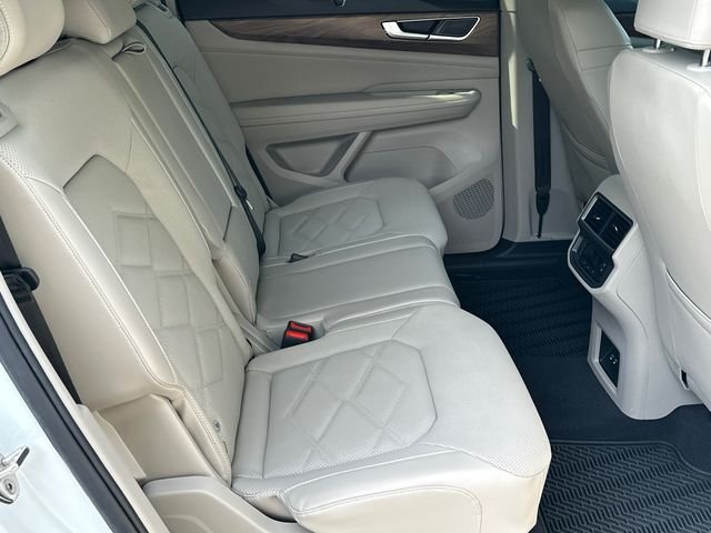 Certified Used 2024  Volkswagen 2.0T SE w/Technology image 15