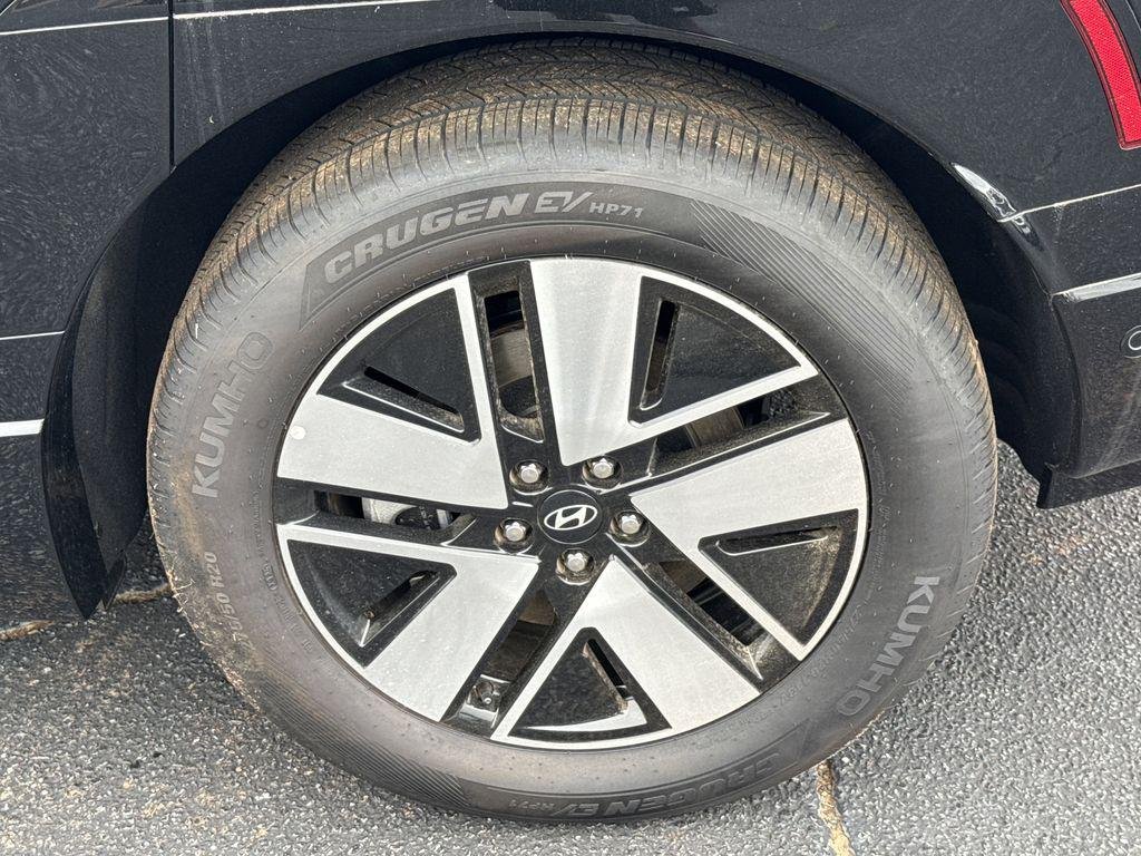 New 2026 Black Hyundai SEL image 18