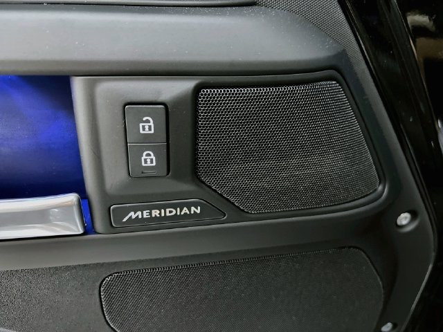 New 2026 Santorini Black Land Rover S image 13