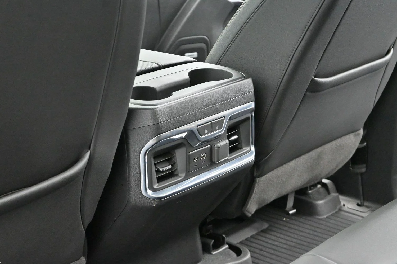 Used 2020 CARBON BLACK METALLIC GMC AT4 image 31
