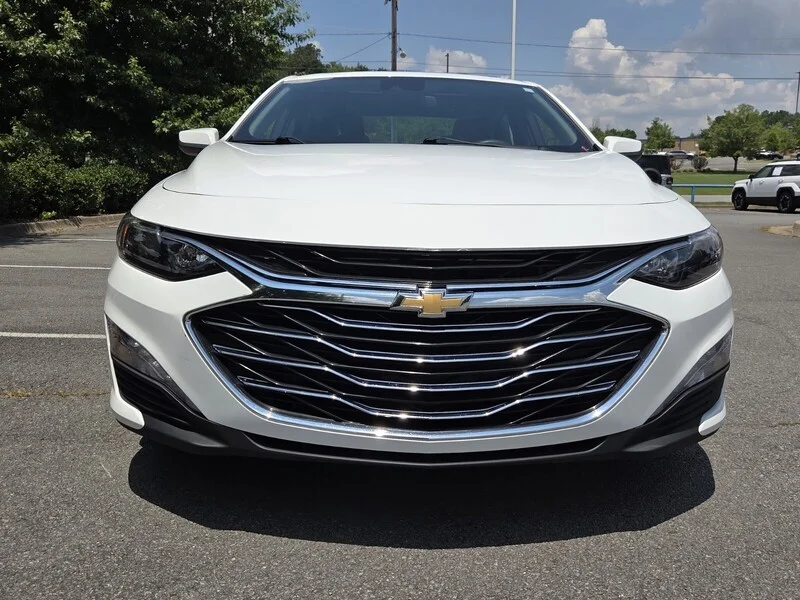 Used 2024 Summit White CHEVROLET LT image 8