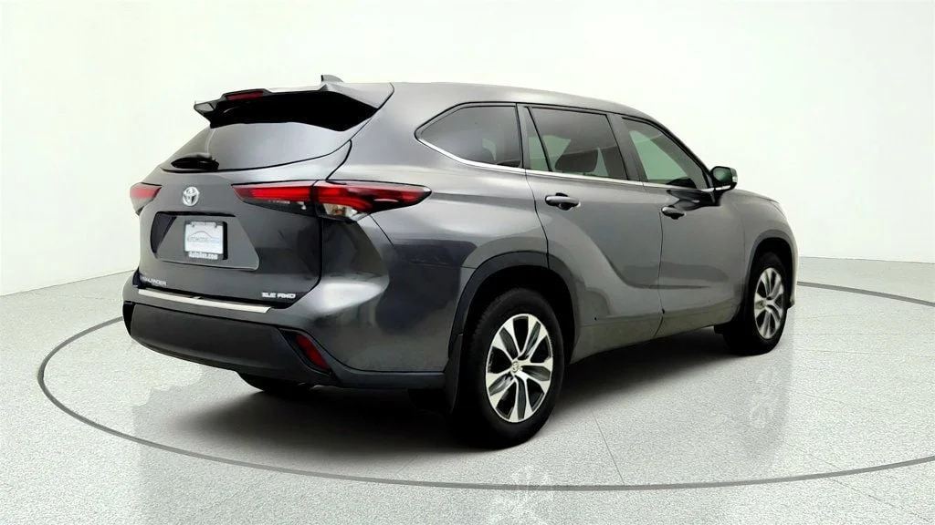 Used 2024 Magnetic Gray Metallic Toyota XLE AWD image 5