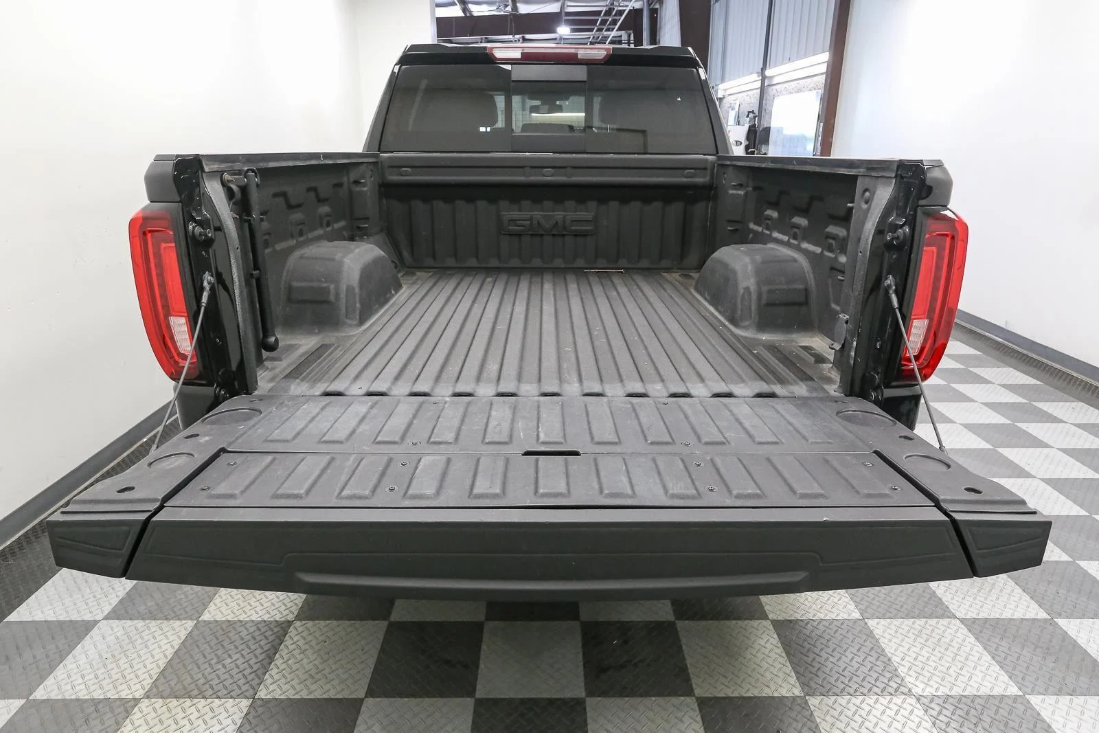 Used 2021 Onyx Black GMC SLT image 14
