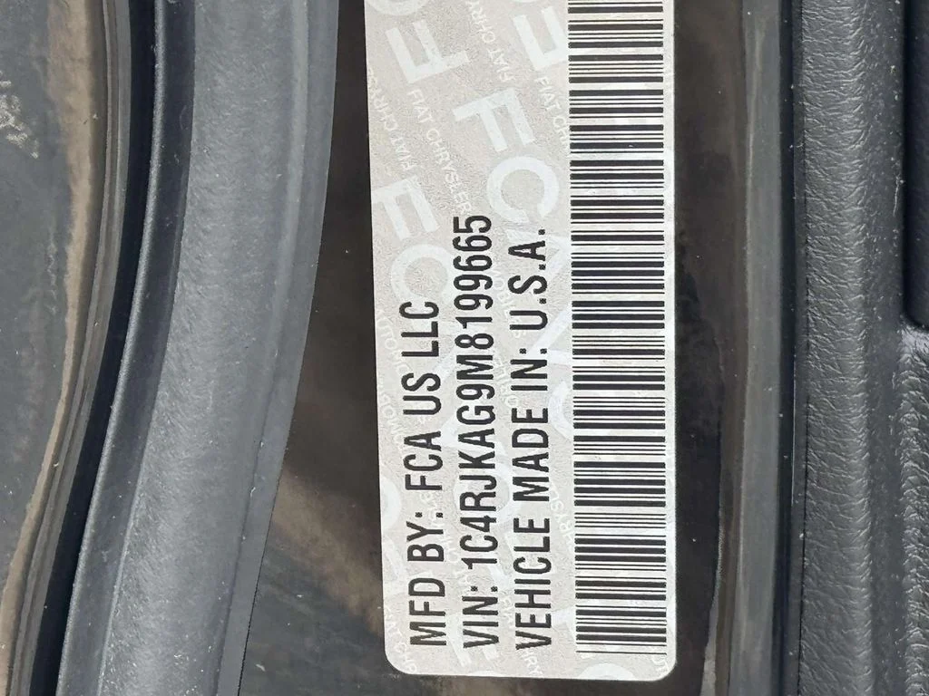 Used 2021 Black Jeep Laredo image 30