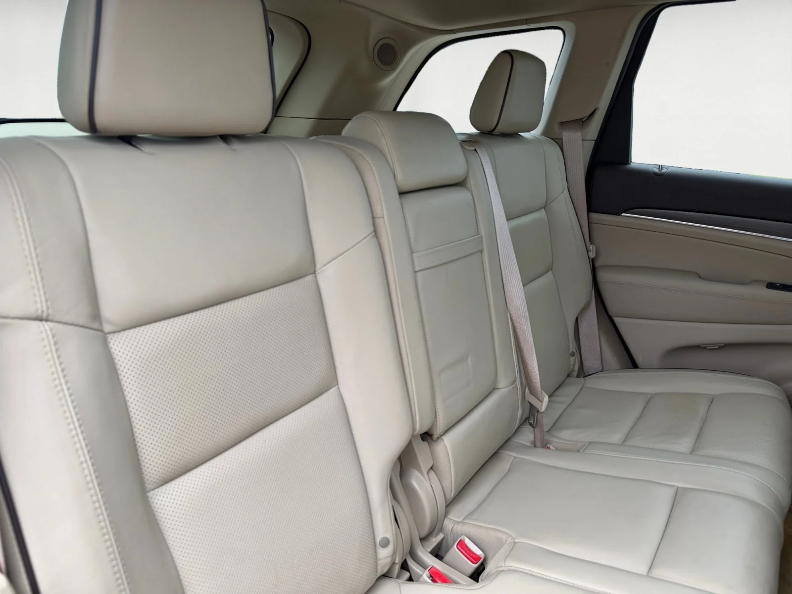 Used 2018 True Blue Pearlcoat Jeep Overland image 18