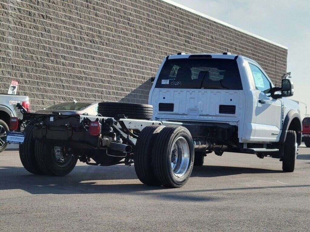 2023 Ford F-450 Super Duty Chassis Cab XLT - Photo 21