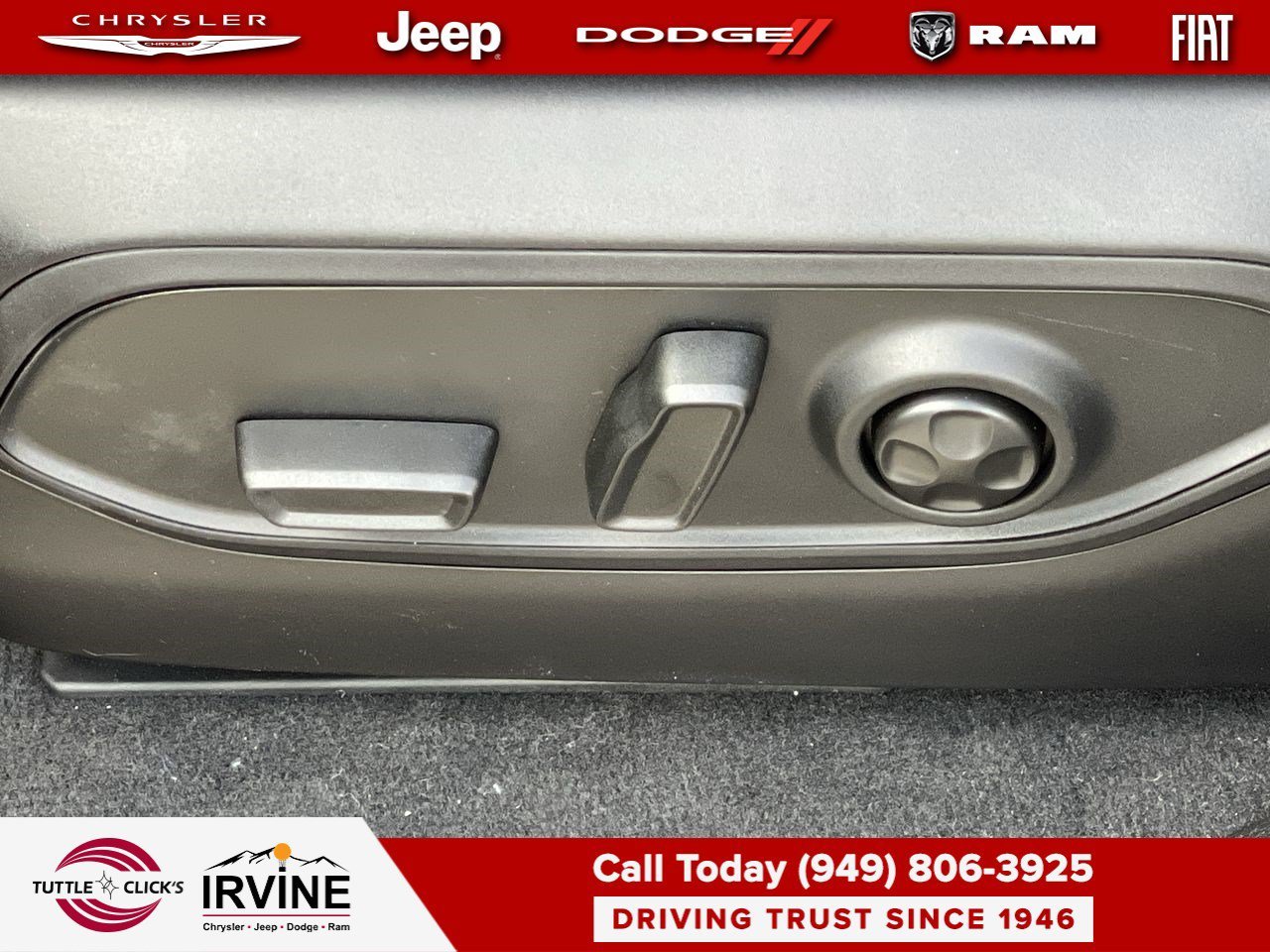 New 2026 Diamond Black Crystal Pearl-Coat Exterior Paint Jeep Laredo Altitude image 22
