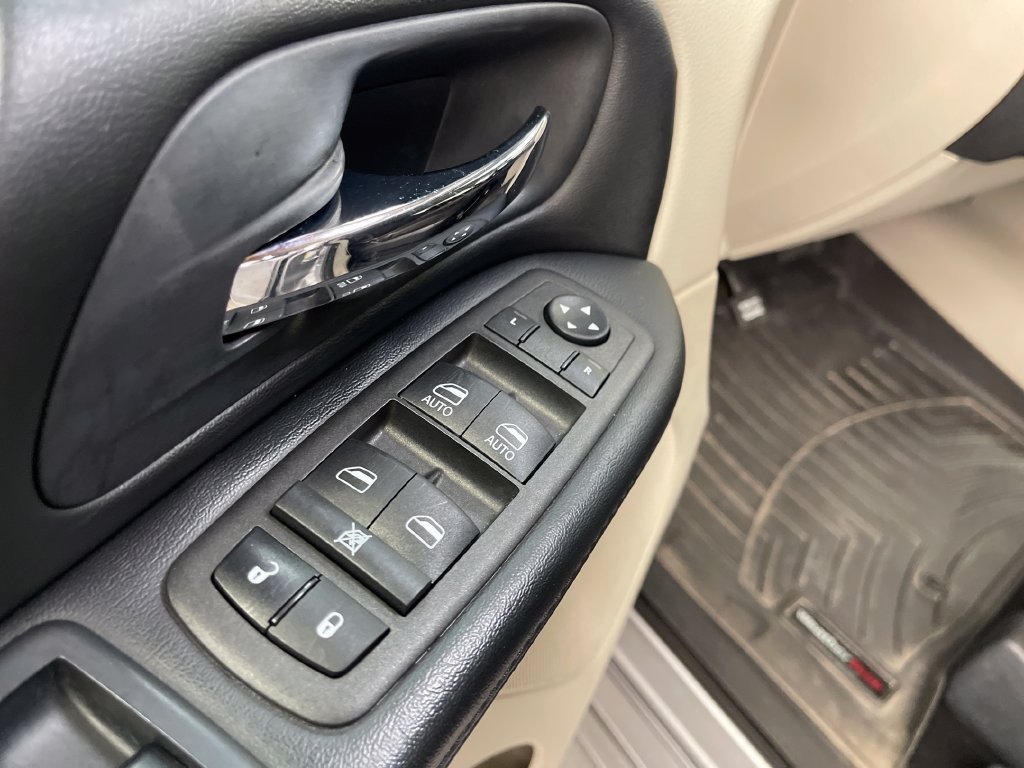 Used 2019 Silver Dodge SE image 16