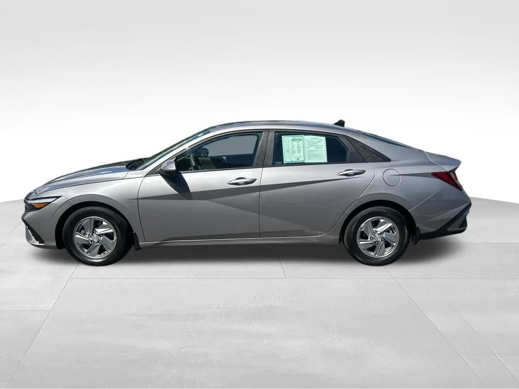 Used 2024 Hyundai Elantra SE with VIN KMHLL4DG0RU702663 for sale in East Stroudsburg, PA
