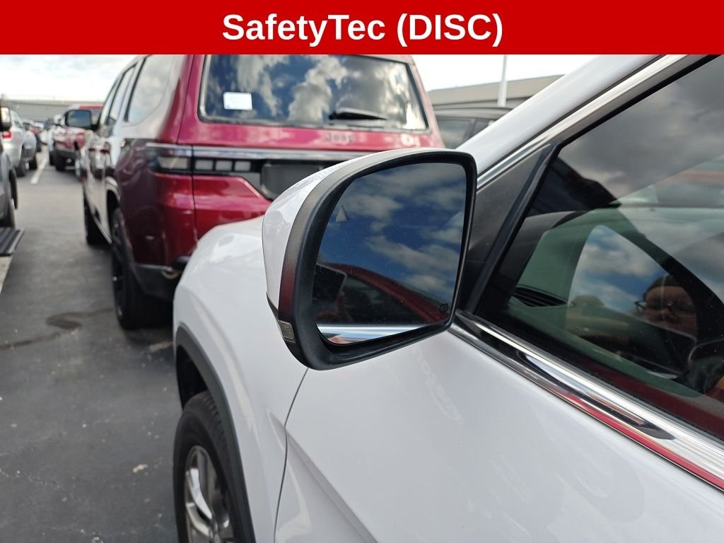 Used 2019 White Jeep Latitude Plus image 3