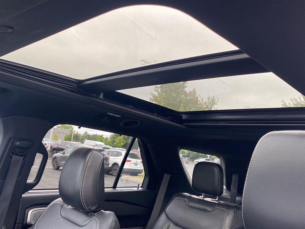 Used 2022 Star White Metallic Tri-Coat Ford ST image 5