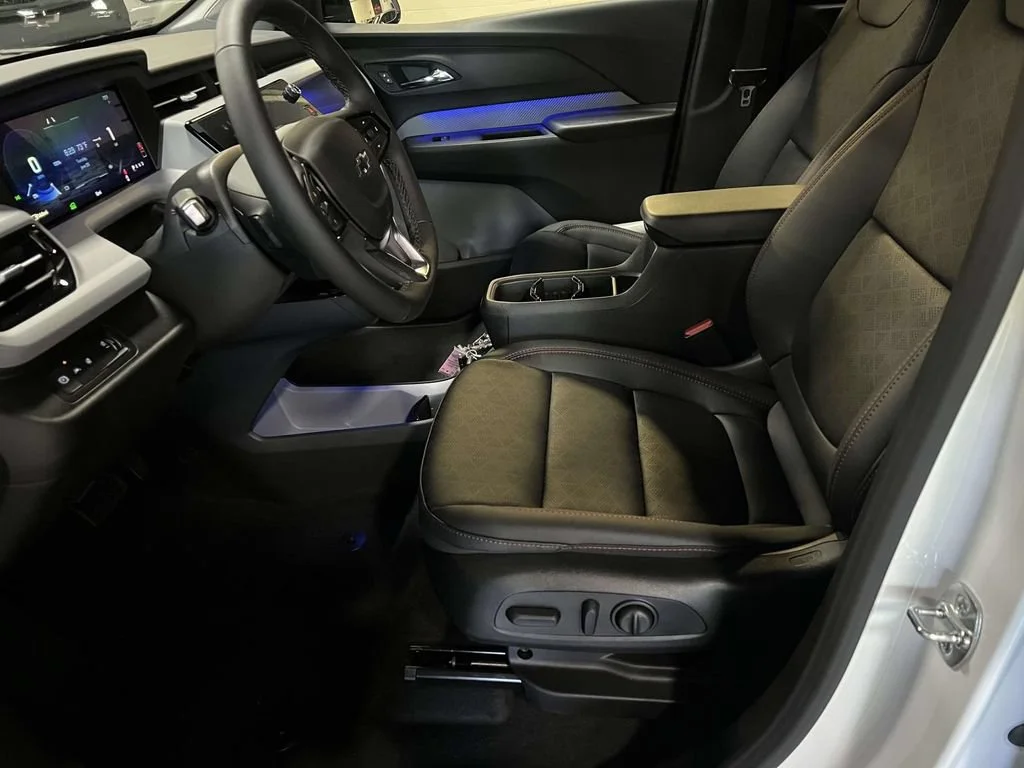 2027 Chevrolet Bolt RS - Photo 14