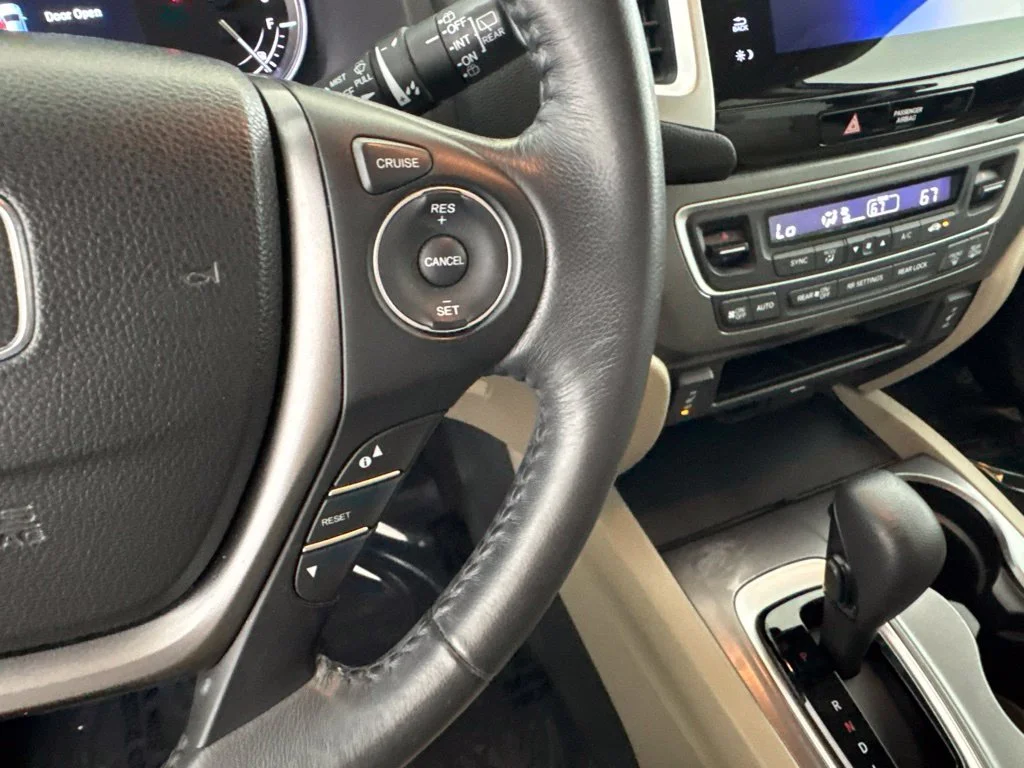 Used 2017 White Honda EX-L image 42