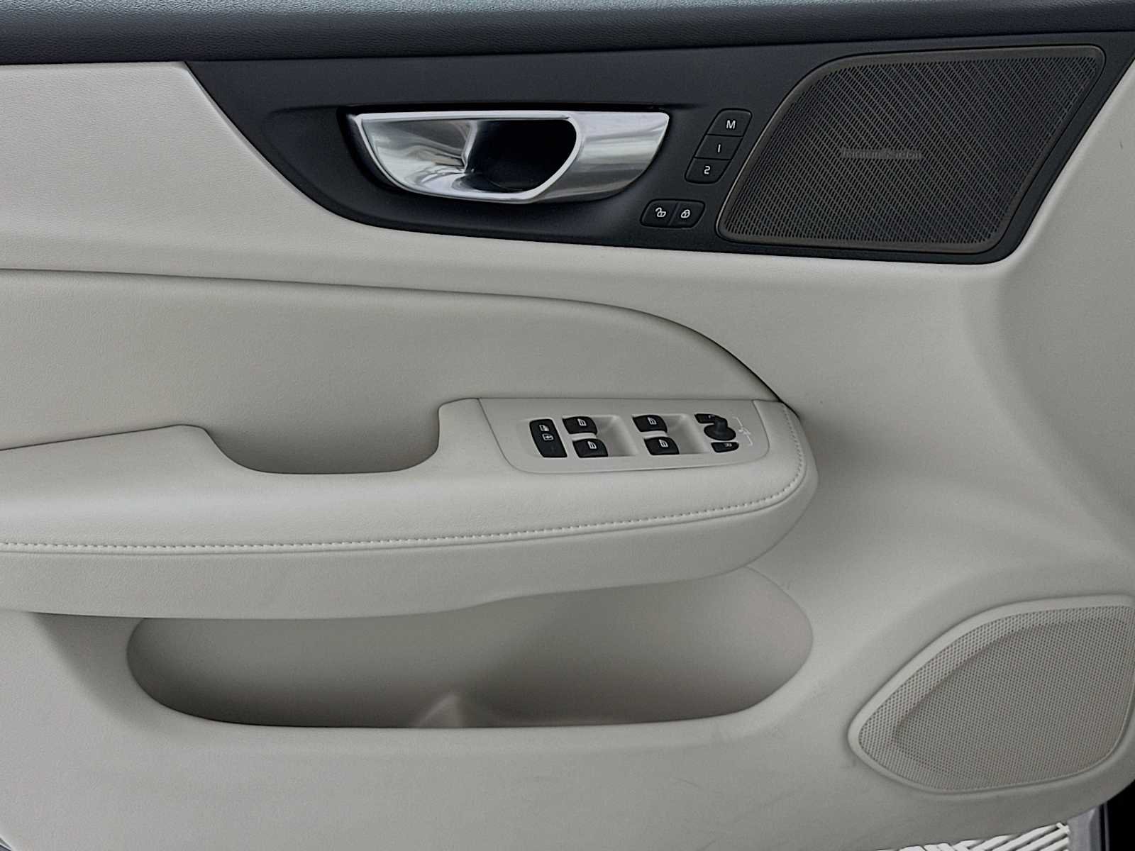 Used 2026 Vapour Grey Volvo Plus image 17