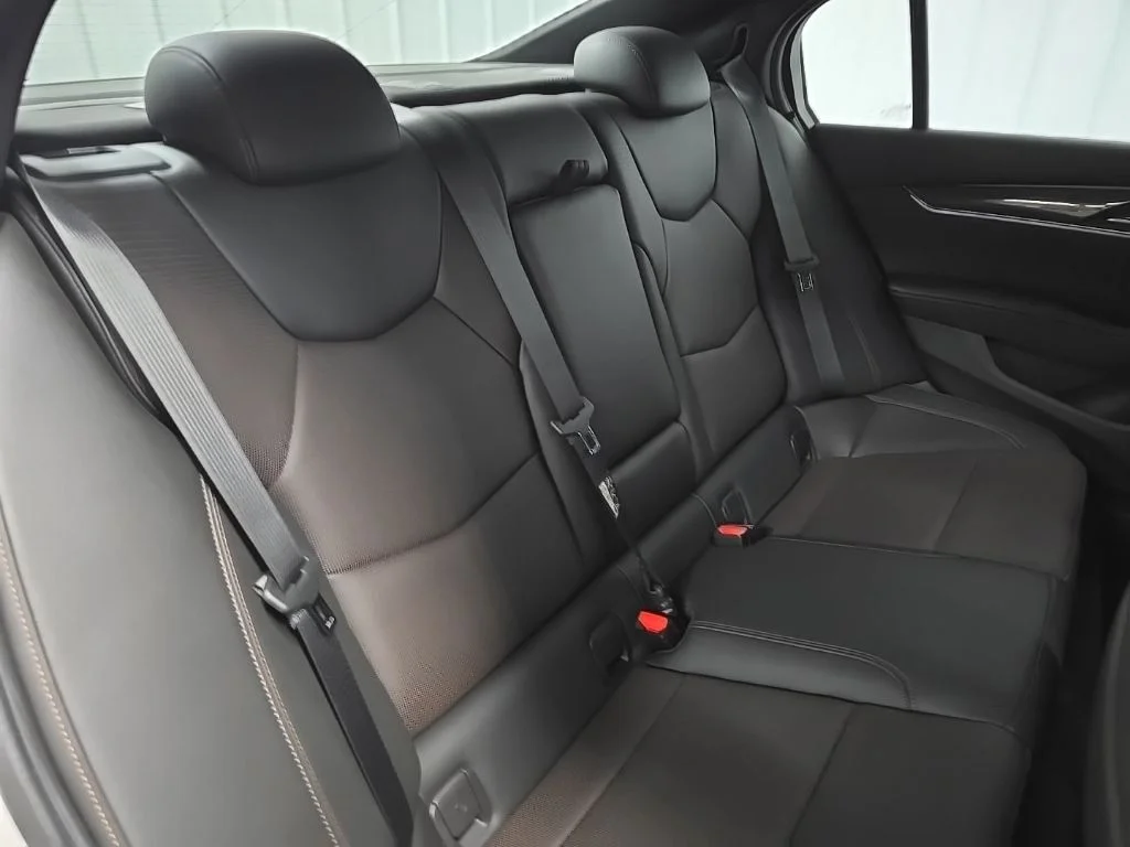 Used 2023 White Cadillac V-Series image 19