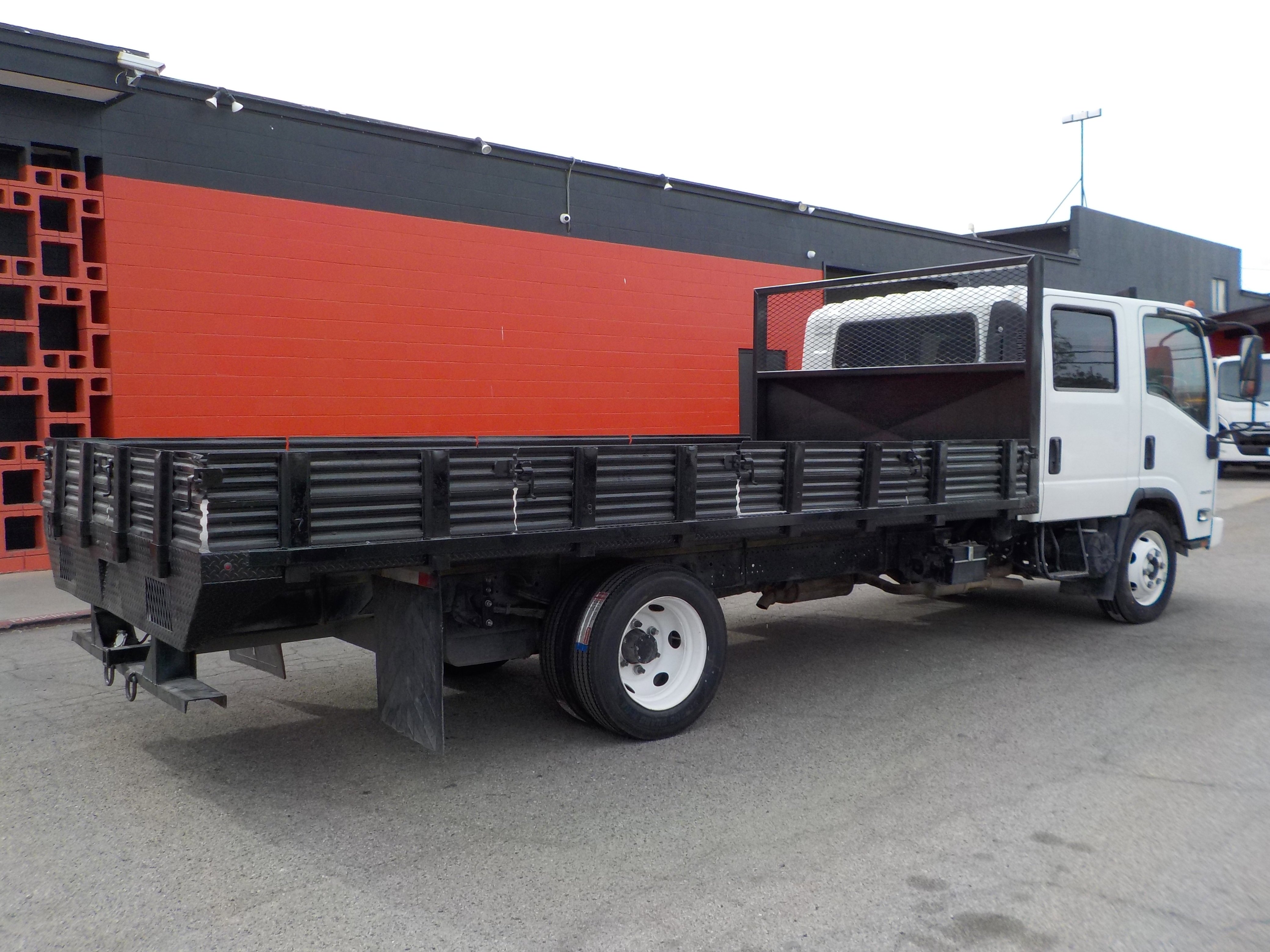 Used 2018 Arc White Chevrolet  image 17