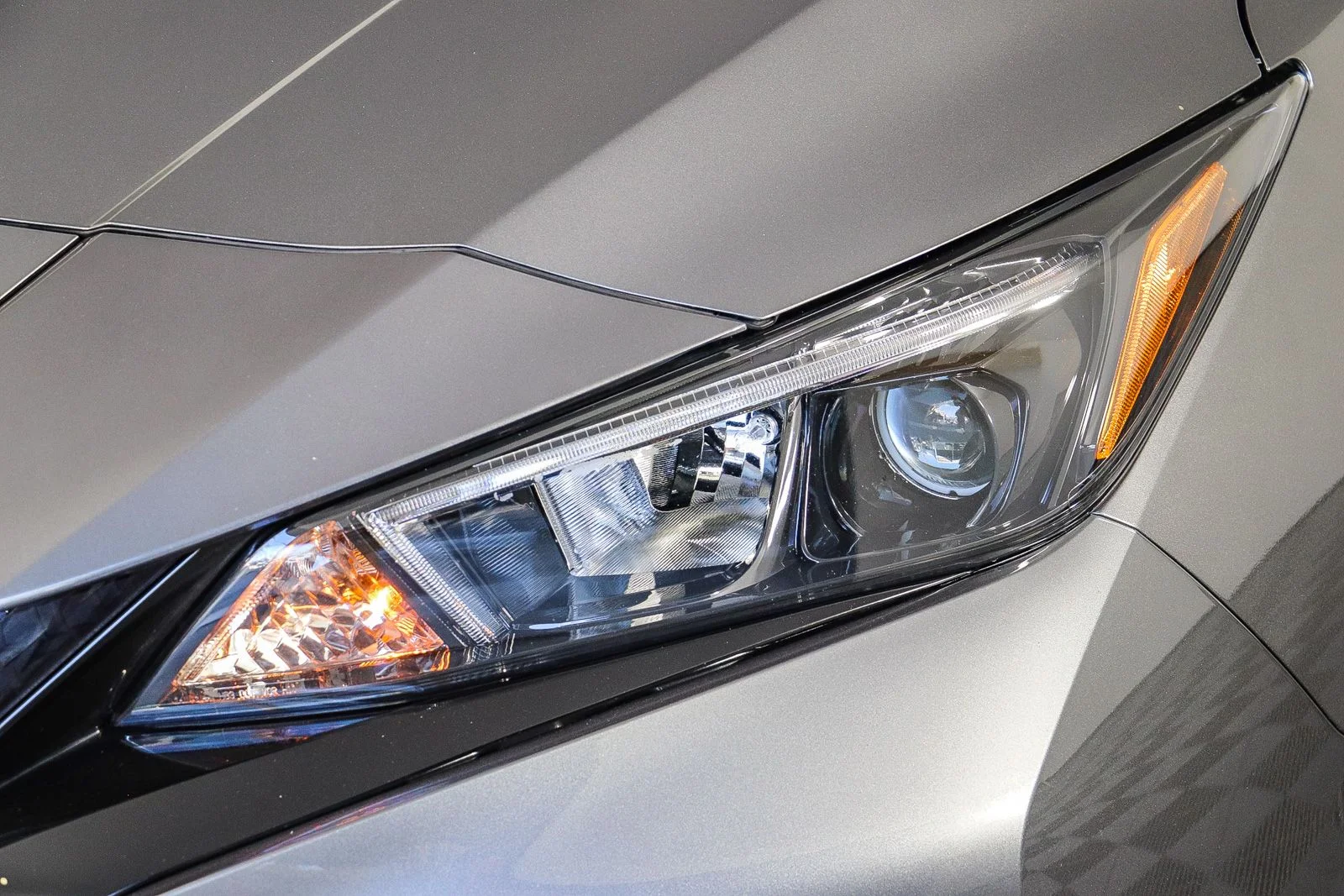 Used 2025 Gray Nissan S image 4
