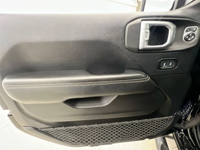 Used 2018 Black Jeep Unlimited Sahara image 21