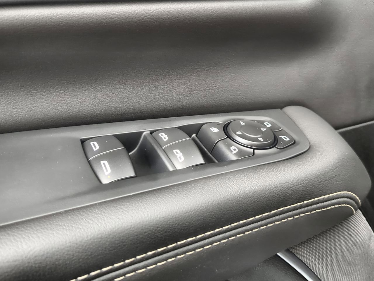 New 2026 Sterling Metallic GMC Elevation image 23