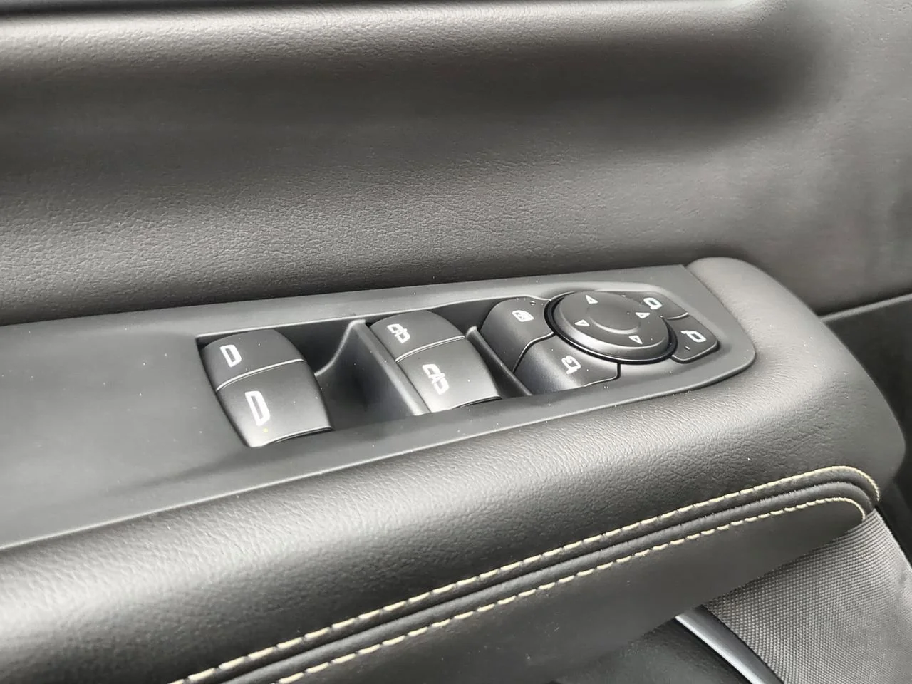 New 2026 Sterling Metallic GMC Elevation image 23