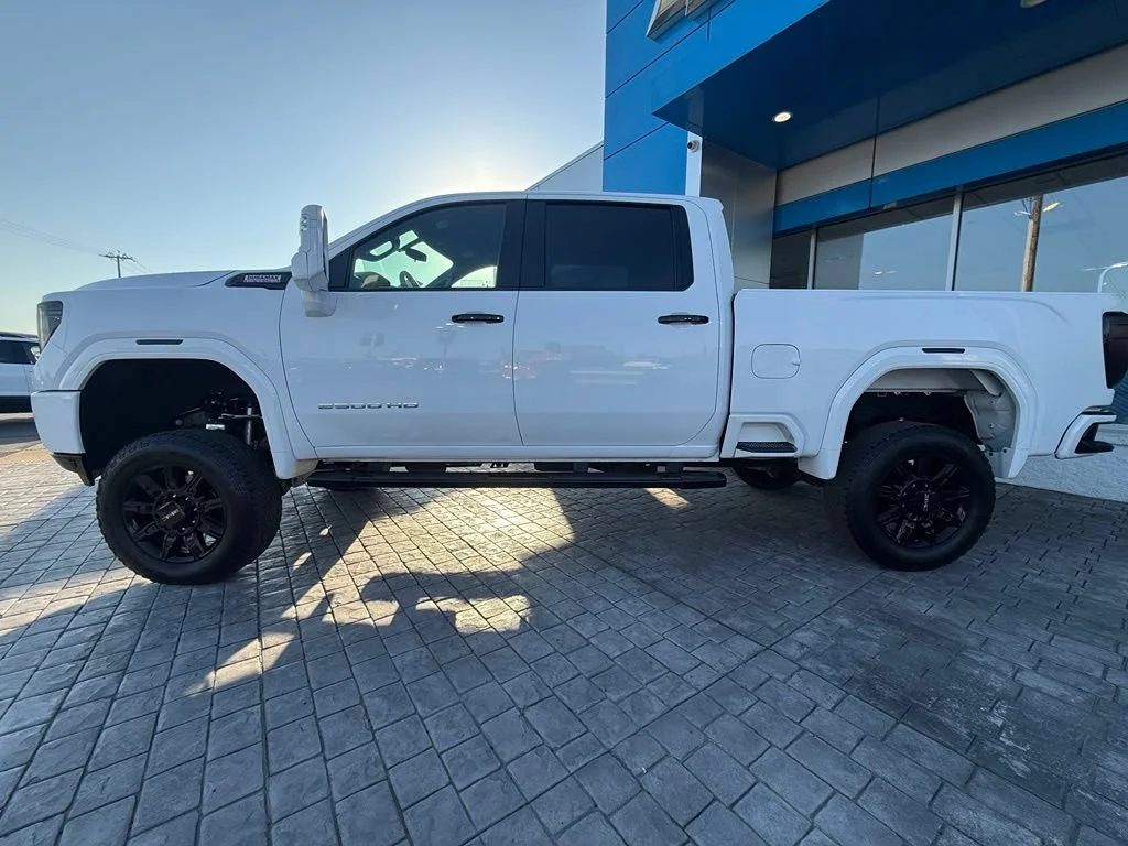 Used 2023 SUMMIT WHITE GMC Pro image 7