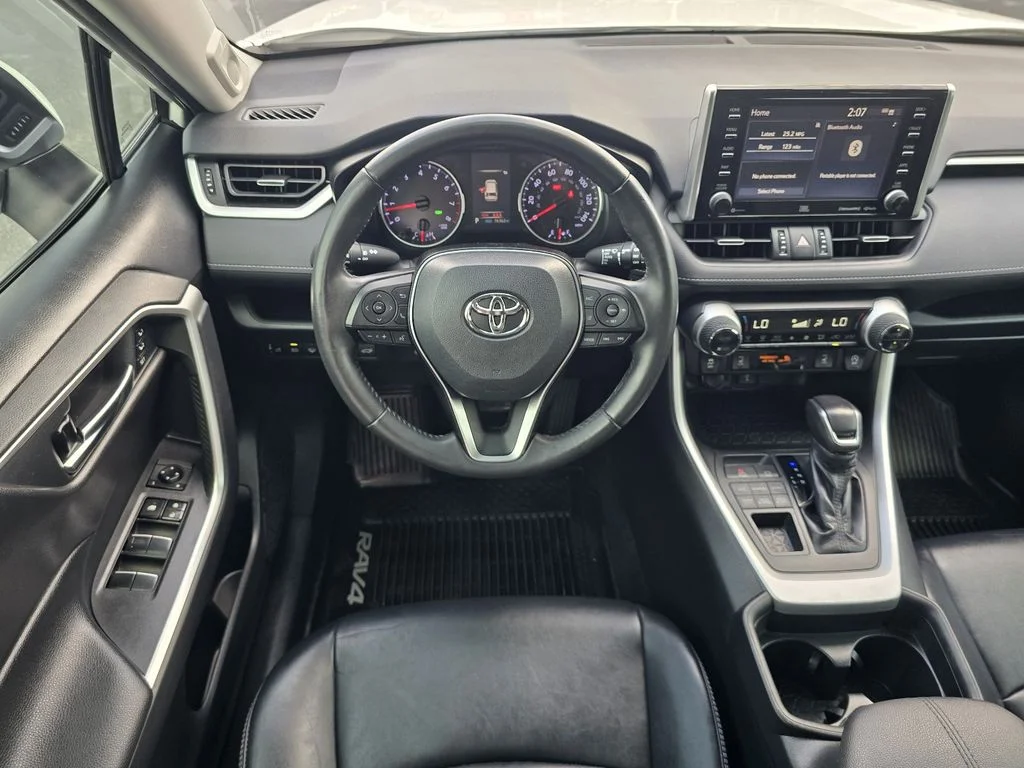 Used 2020 Super White Toyota XLE Premium image 14