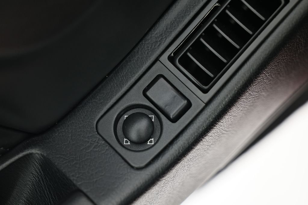 Used 1994  Porsche GTS image 26