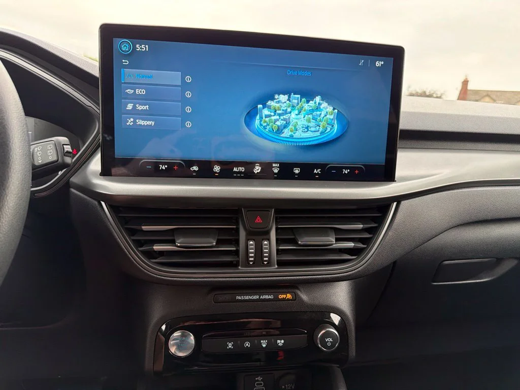 Used 2025 White Ford Active image 17