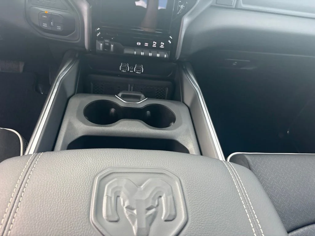 New 2026 Diamond Black Crystal Pearl-Coat Exterior Paint RAM LARAMIE image 25