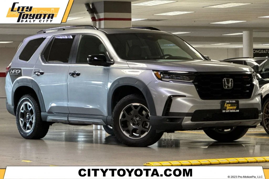 2024 Honda Pilot TrailSport AWD's photo