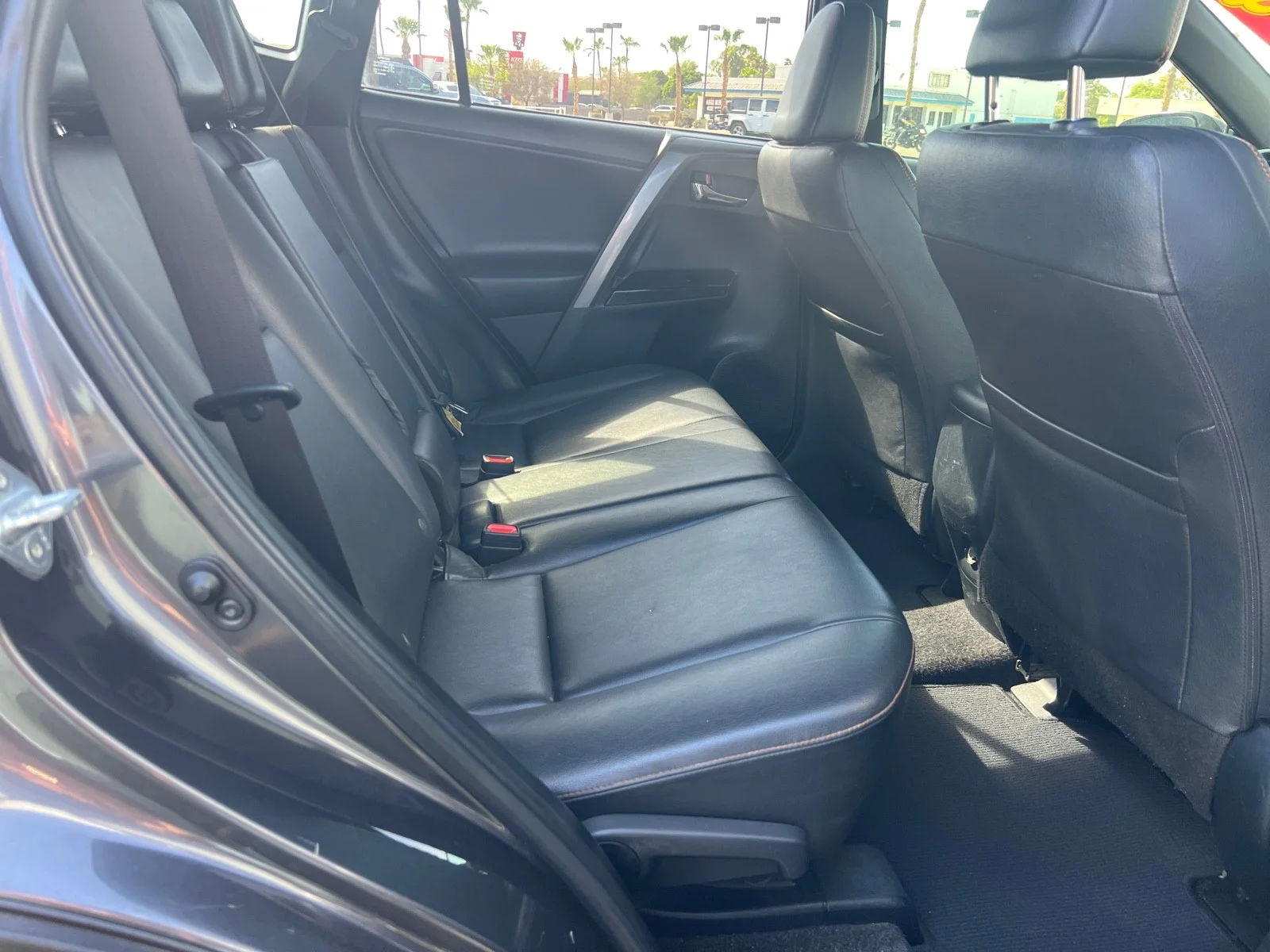 Used 2018 Magnetic Gray Metallic Toyota SE image 8