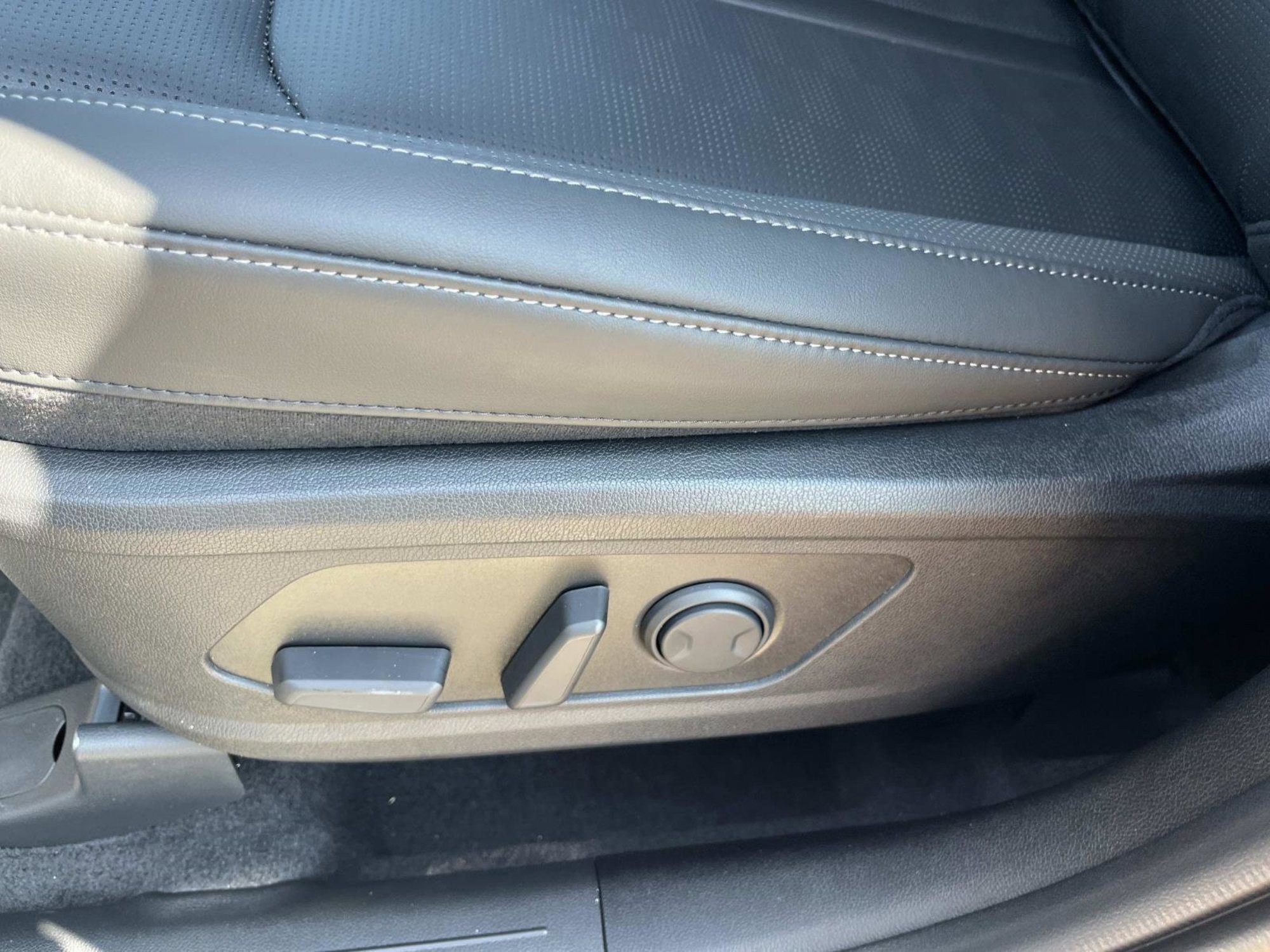 New 2026 Glacial White Pearl Kia S image 25