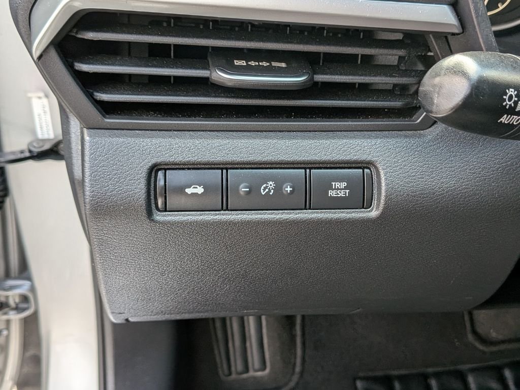 Used 2022 Silver Nissan 2.5 SV image 35