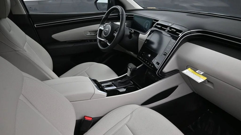 Used 2023 Silver Hyundai SEL image 11