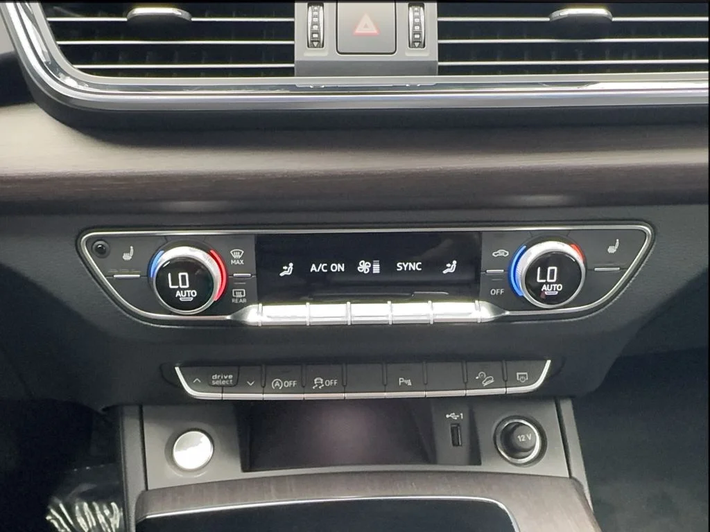 Used 2022 Blue Audi  image 47