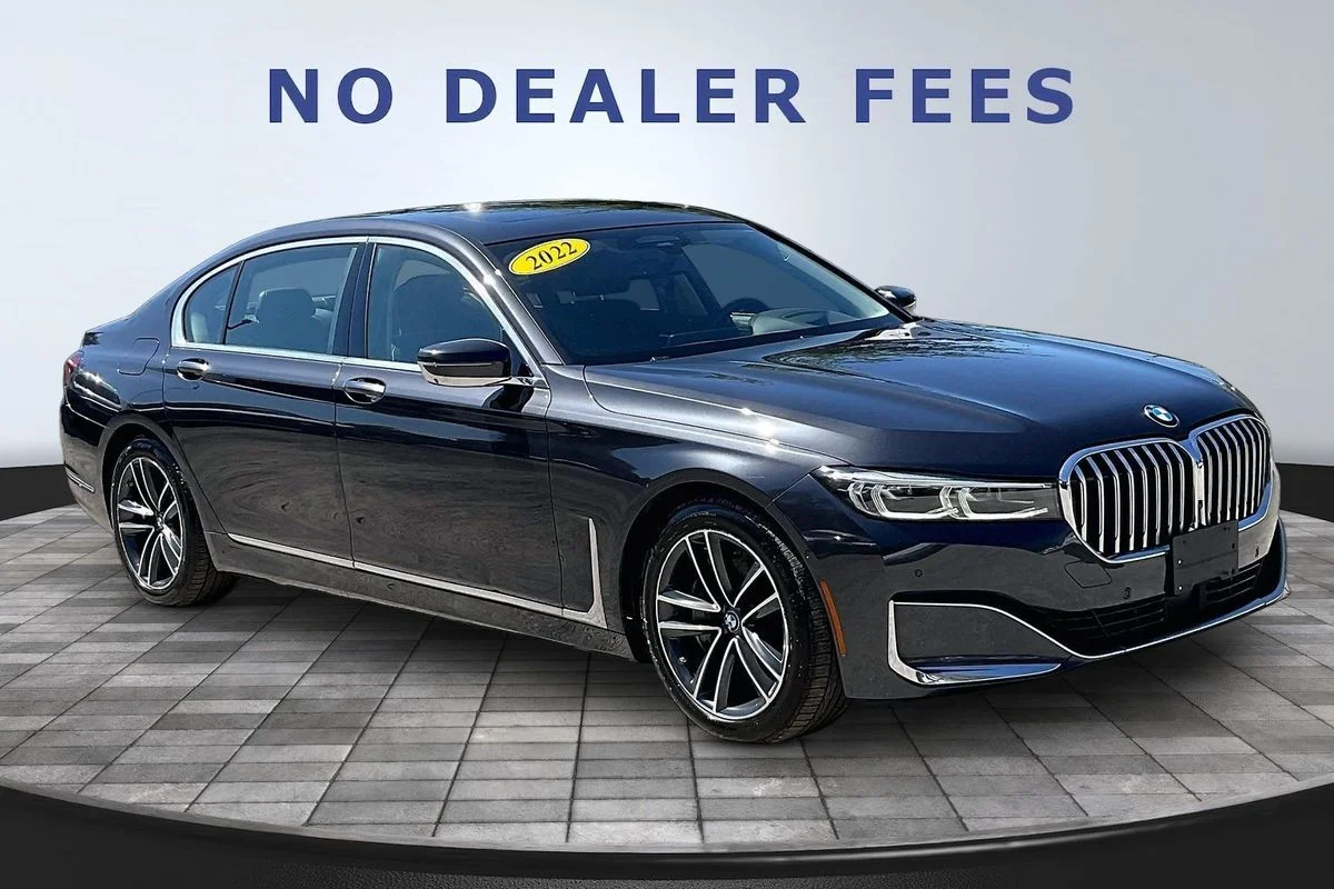 Used 2022  BMW i xDrive image 3