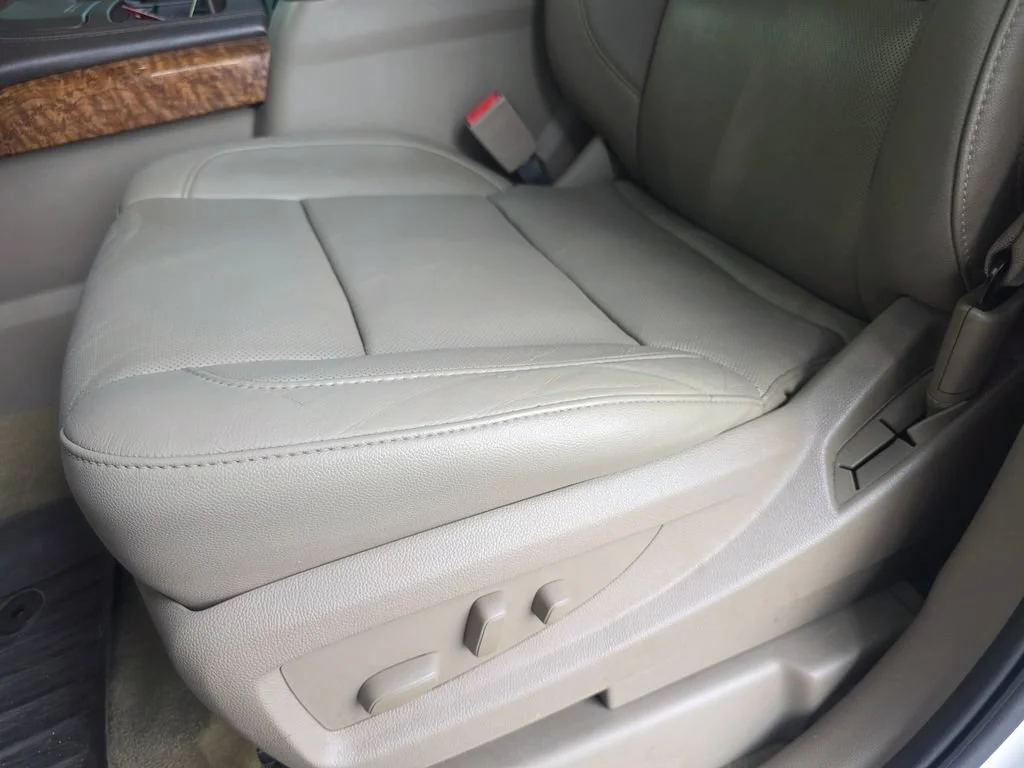 Used 2016 IRIDESCENT PEARL TRICOAT Chevrolet LTZ image 12