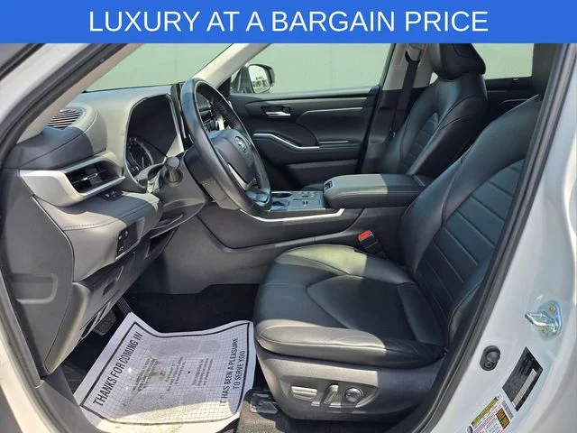 Used 2024 Beige Toyota XLE image 9