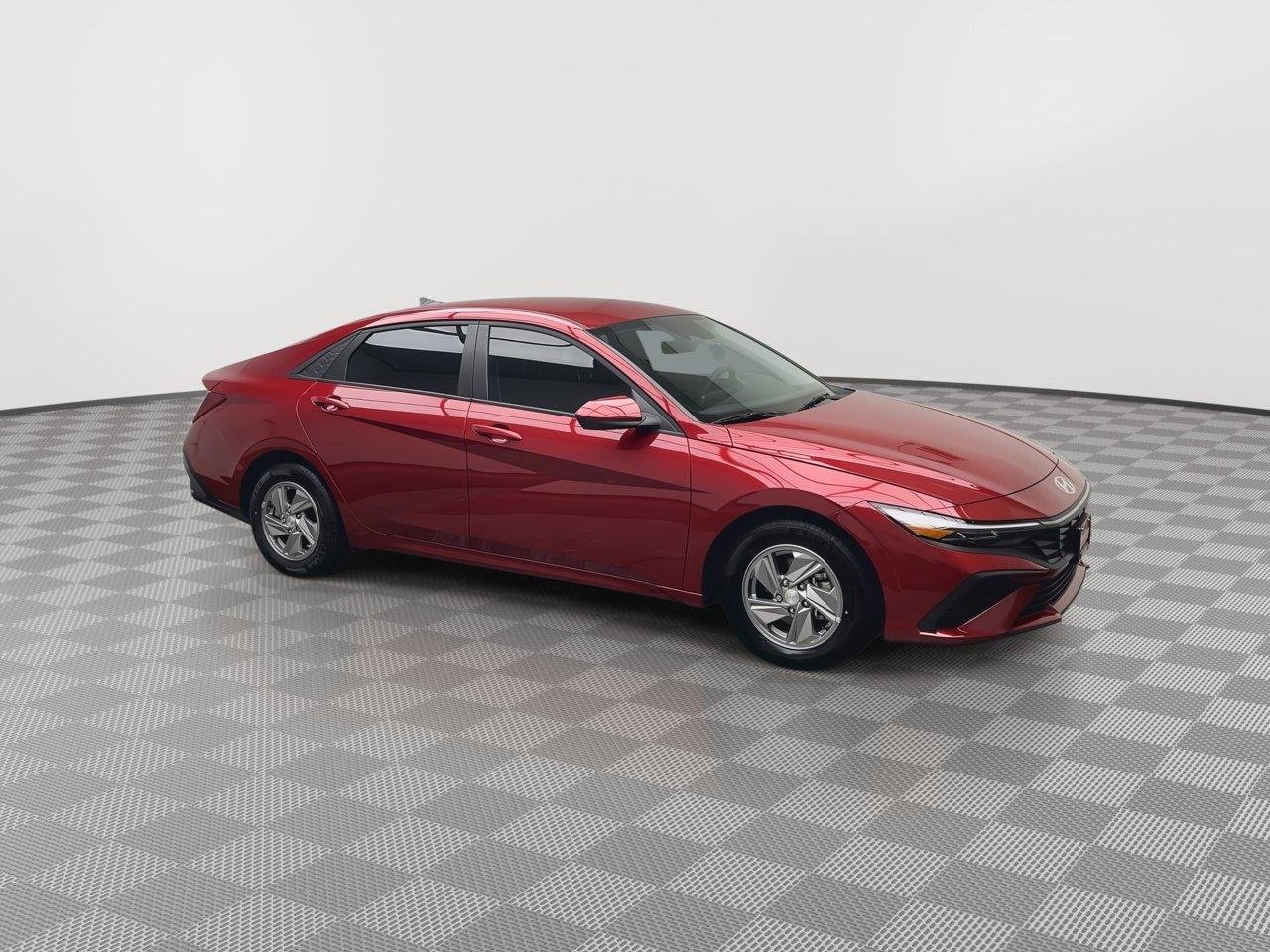 Used 2025 Ultimate Red Hyundai SE image 31