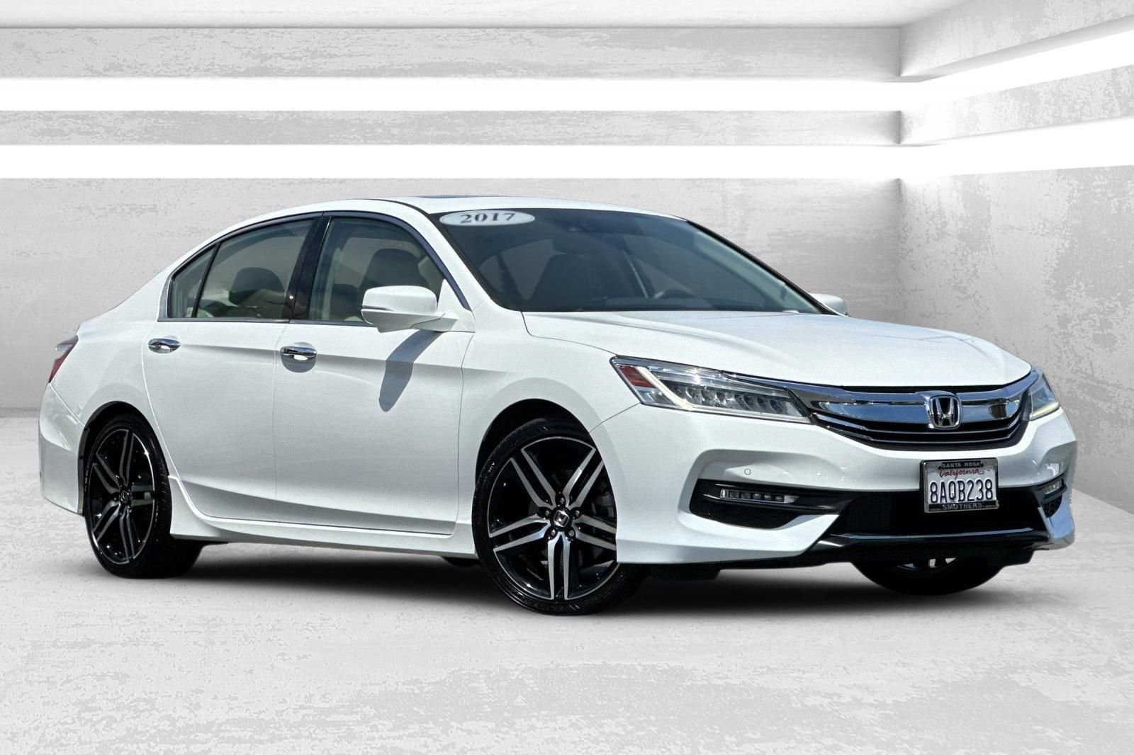2017 Honda Accord Touring Auto's photo