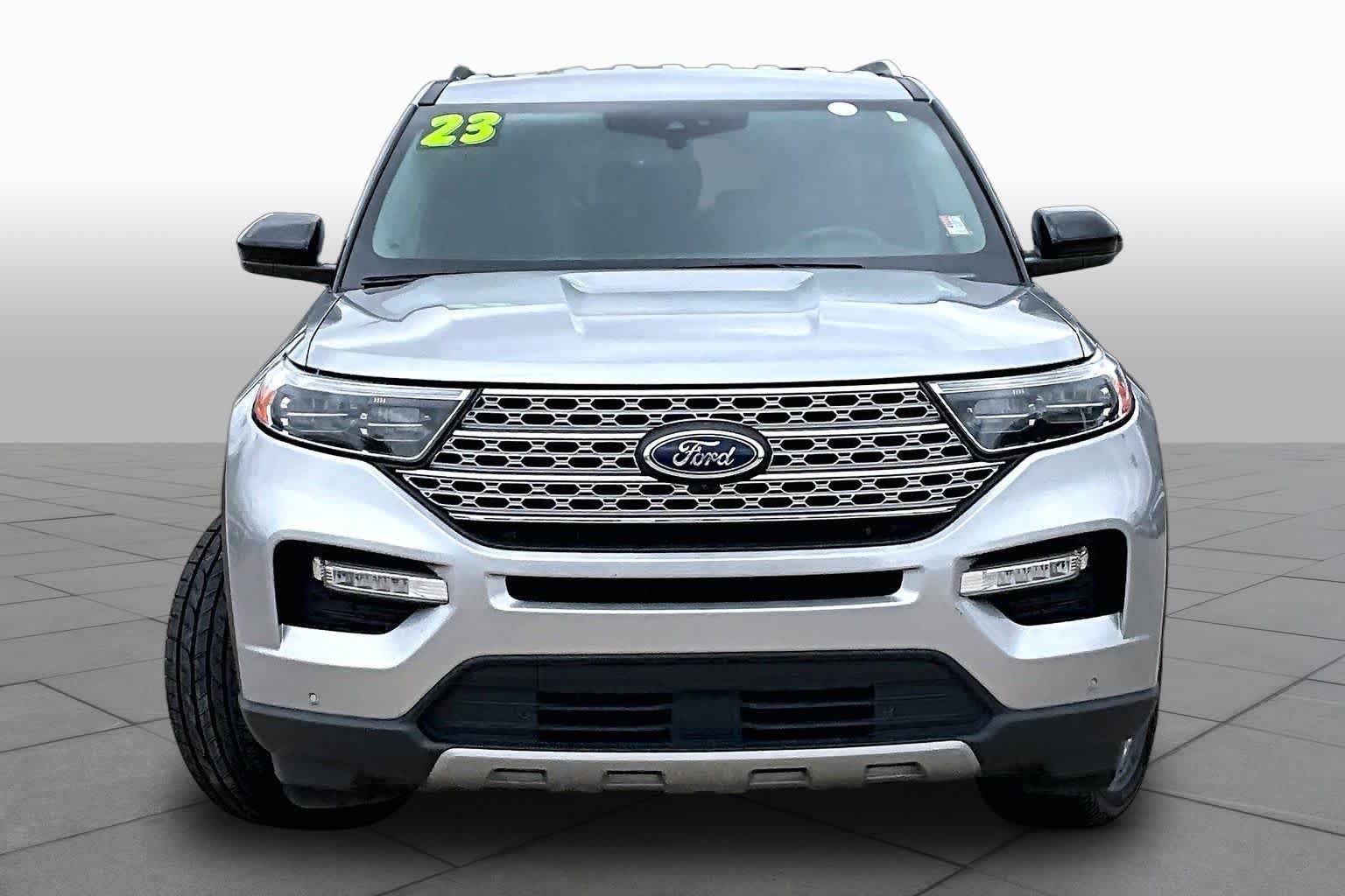 Used 2023 Iconic Silver Ford Limited image 4
