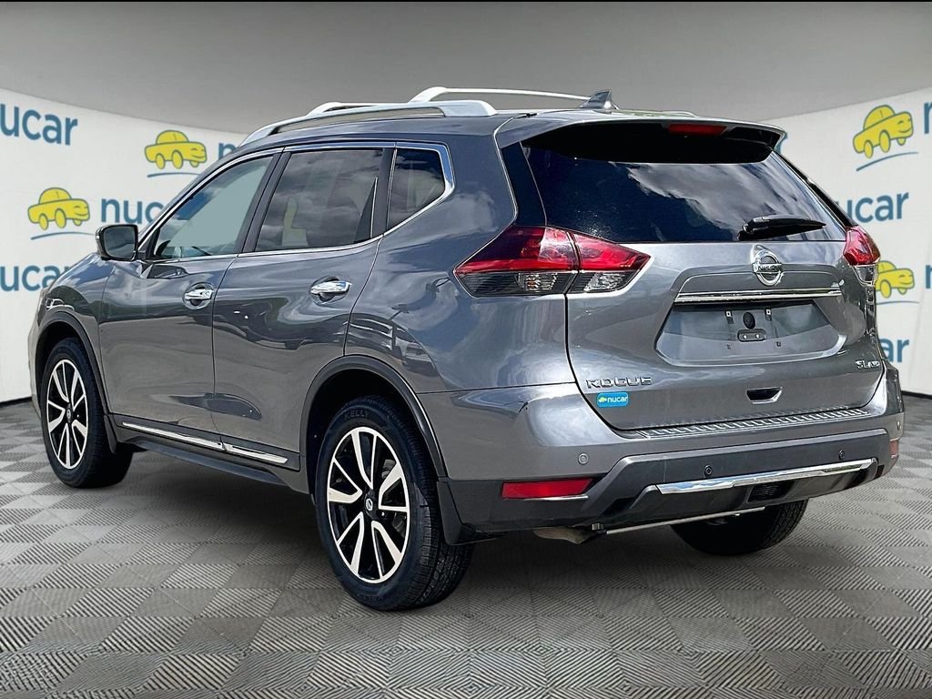 Used 2019 Gun Metallic Nissan SL image 4