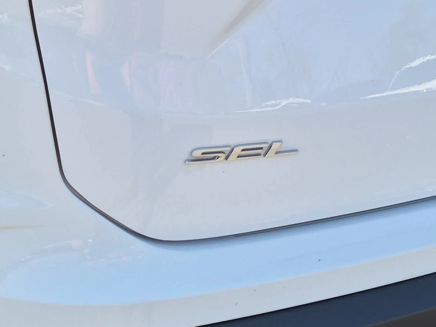 Used 2021 Oxford White Ford SEL image 19