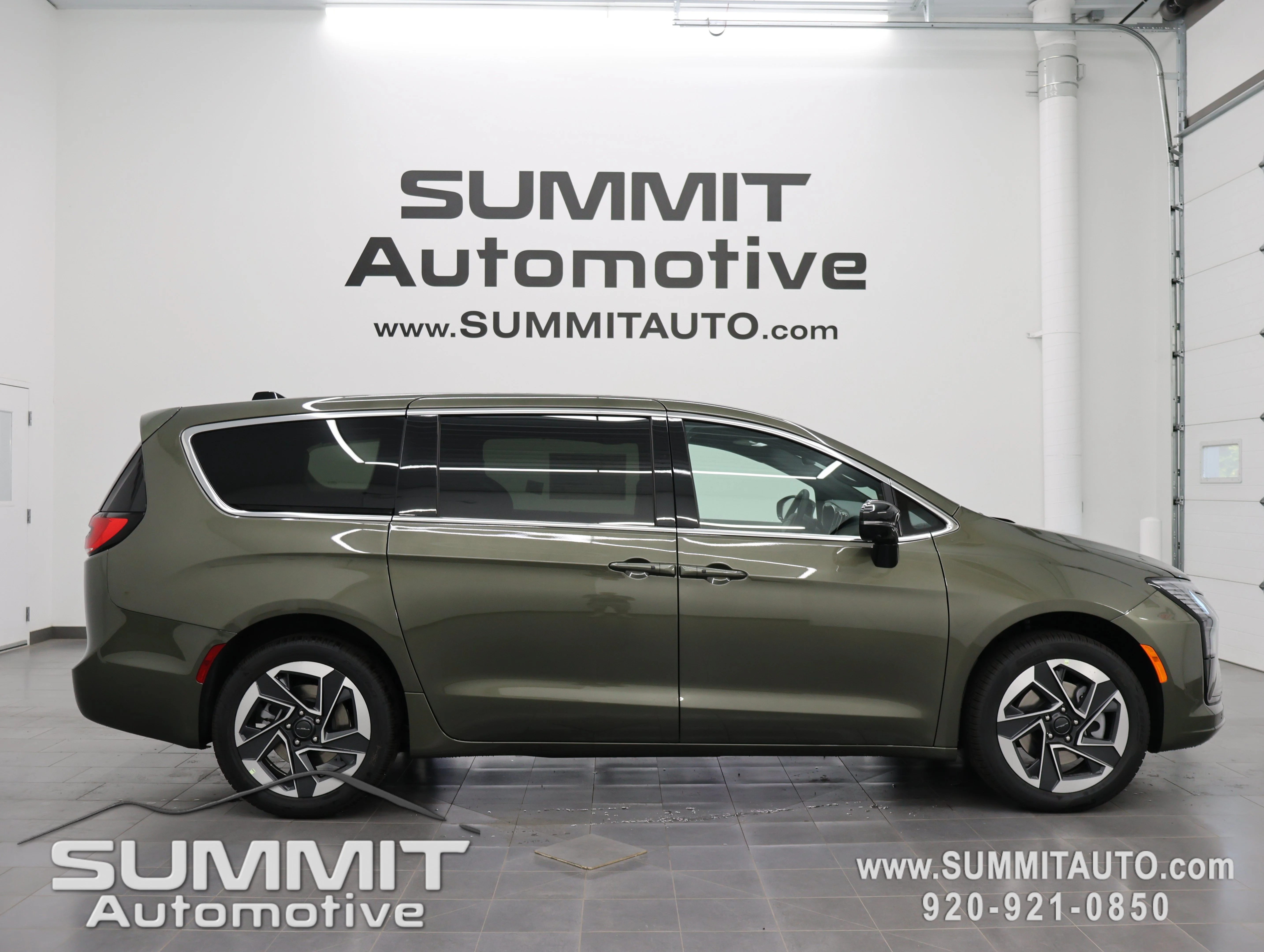New 2027 Olive Green Pearl-Coat Exterior Paint Chrysler Limited image 1