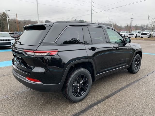 New 2026 Diamond Black Crystal Pearl-Coat Exterior Paint Jeep Altitude image 7