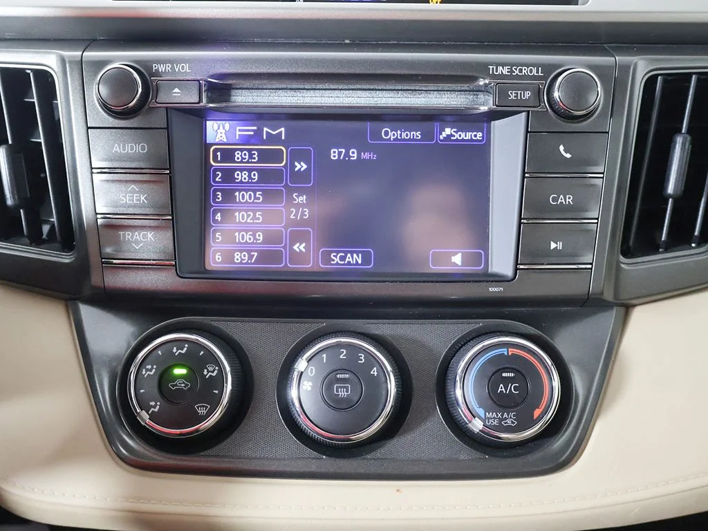 Used 2013 White Toyota LE image 32