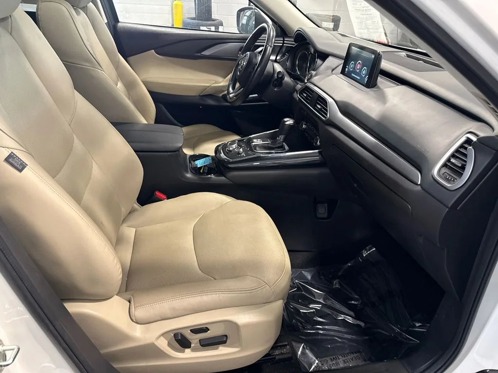 Used 2018 White Mazda Touring image 18