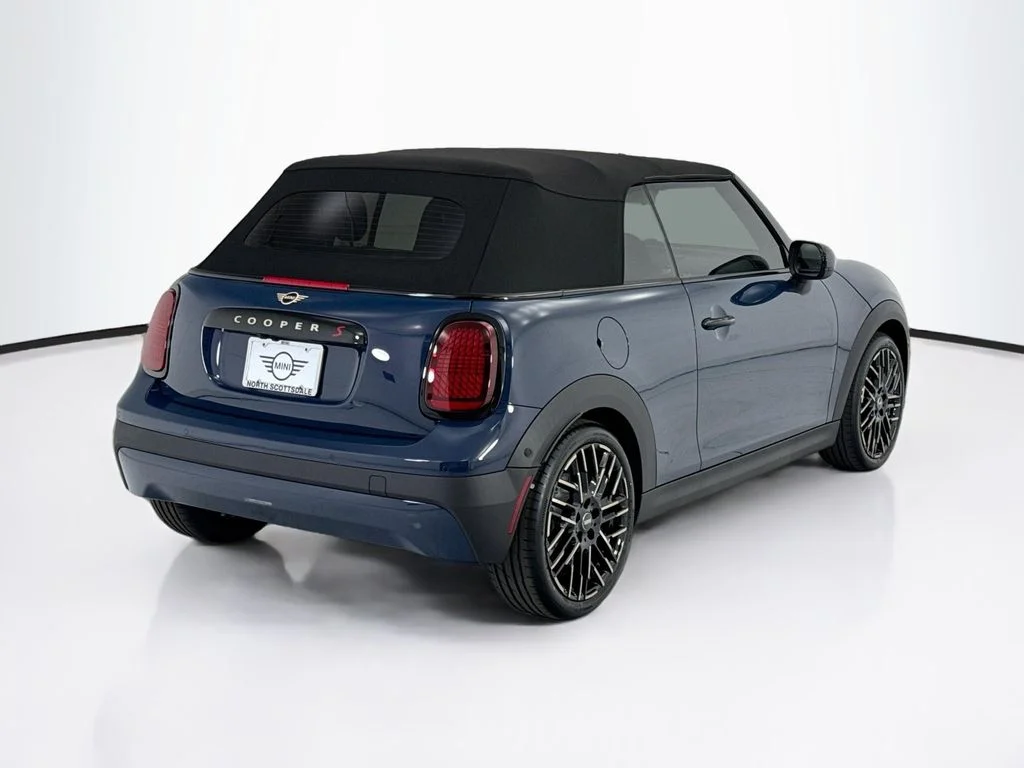 New 2026 Indigo Sunset Blue Metallic MINI Signature Plus image 13